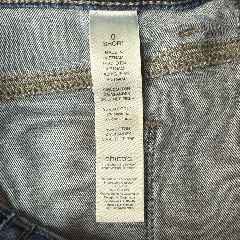 Chicos Jeans 0 Short Womens 4P Blue Platinum Barely Boot Dark Wash Stretch Denim
